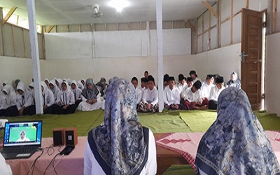 MTsN 10 Blitar Gelar Pembukaan Pondok Ramadhan 1445 H Bersama Kanwil Kemenag Jatim via Zoom