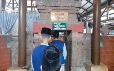 MTsN 10 Blitar Melakukan Ziarah Ke Makam Syekh Al Wasil Syamsudin