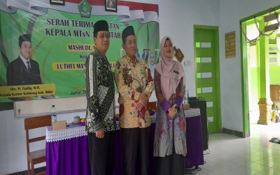 Acara Serah Terima Jabatan Kepala MTs N 10 Blitar