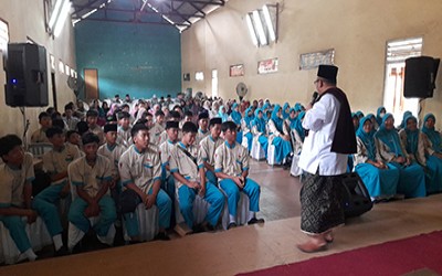Kegiatan Spiritual Building Character untuk Kelas IX MTsN 10 Blitar