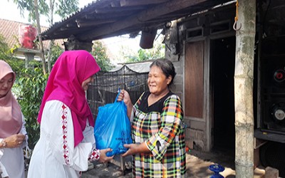 MTsN 10 Blitar Berbagi Kebahagiaan di Bulan Ramadhan: Salurkan Paket Sembako untuk Fakir, Miskin, dan Yatim Piatu