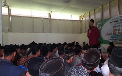 MTsN 10 Blitar Peringati Isra Miraj Nabi Muhammad SAW dengan Kegiatan Sholawat dan Ceramah