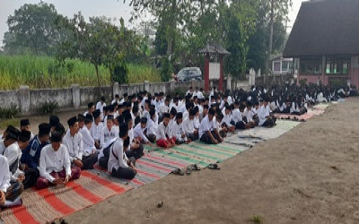 Acara Doa Bersama dengan Guru dan Siswa-siswi MTs Negeri 10 Blitar